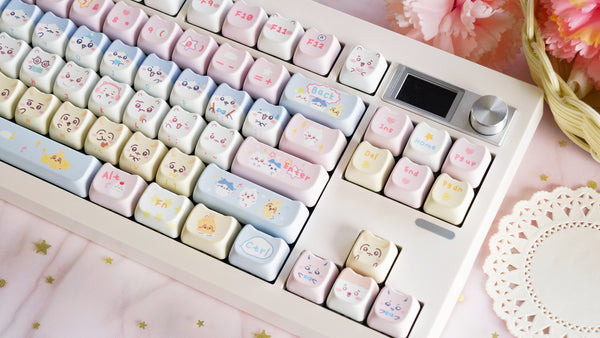 Kawaii Chiikawa Keycap Set 140 Keys – Cute PBT Keycaps in MAO Profile for Cherry MX Mechanical Keyboards – Perfect Kawaii Gift