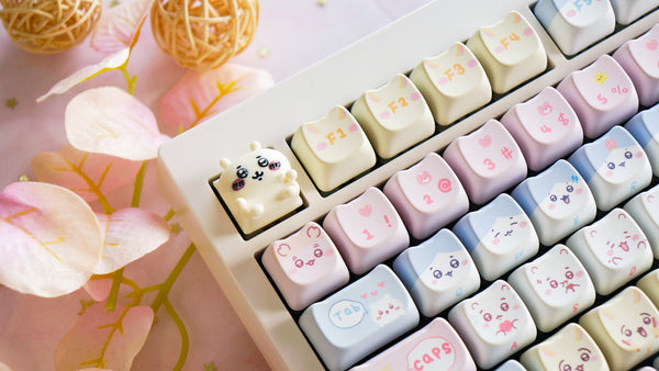 Kawaii Chiikawa Keycap Set 140 Keys – Cute PBT Keycaps in MAO Profile for Cherry MX Mechanical Keyboards – Perfect Kawaii Gift