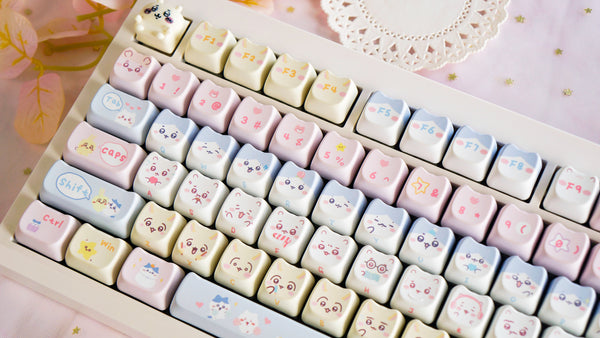 Kawaii Chiikawa Keycap Set 140 Keys – Cute PBT Keycaps in MAO Profile for Cherry MX Mechanical Keyboards – Perfect Kawaii Gift