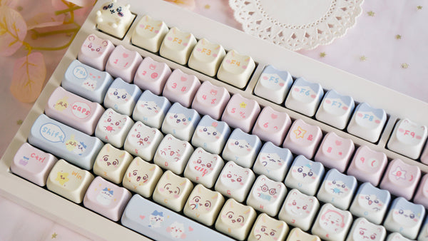 Kawaii Chiikawa Keycap Set 140 Keys – Cute PBT Keycaps in MAO Profile for Cherry MX Mechanical Keyboards – Perfect Kawaii Gift