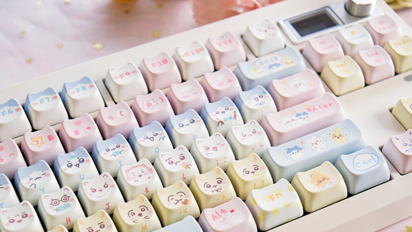 Kawaii Chiikawa Keycap Set 140 Keys – Cute PBT Keycaps in MAO Profile for Cherry MX Mechanical Keyboards – Perfect Kawaii Gift