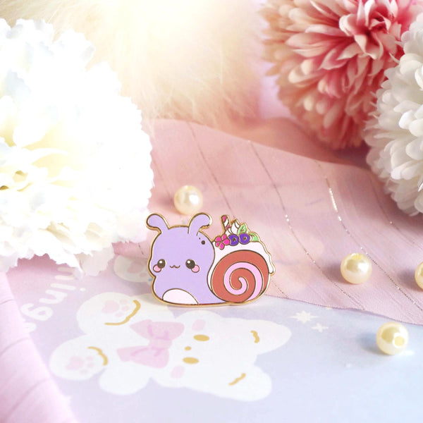 Snaily Cafe - Blueberry Cake Snail Enamel Pin